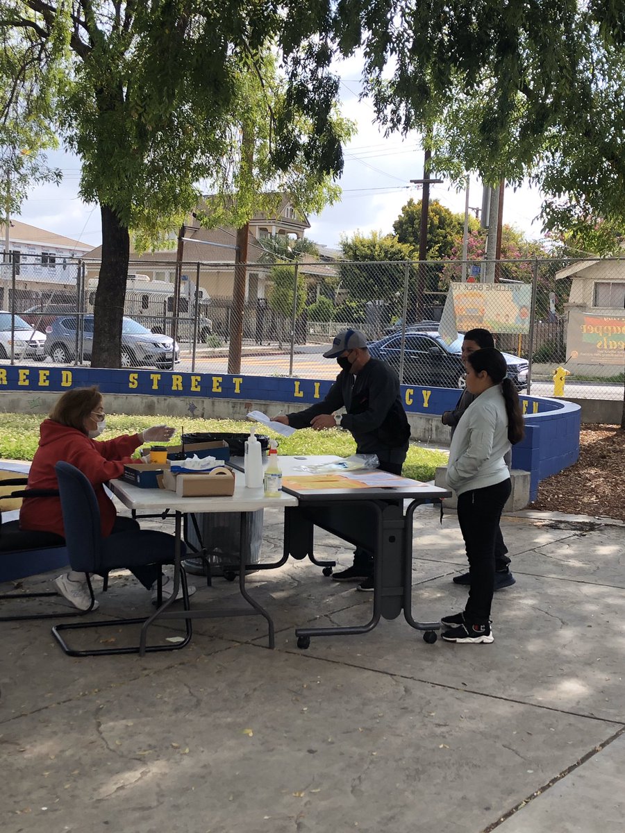 BoyleHeightsCoS's tweet photo. At Breed St. Elementary distributing devices and instructional materials to students! #boyleheightscos #saferathome https://t.co/TFTz24fIy3