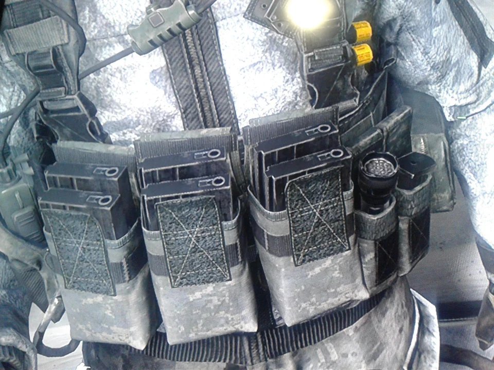 OperatorDrewski's tweet photo. Whoever did the 3D Modeling in MW2 Remastered literally took AIRSOFT magazines and put them in the game. When you kill Shepard you have AIRSOFT MAGS IN YOUR RIG          L             O              L https://t.co/YS0kTjQrpH