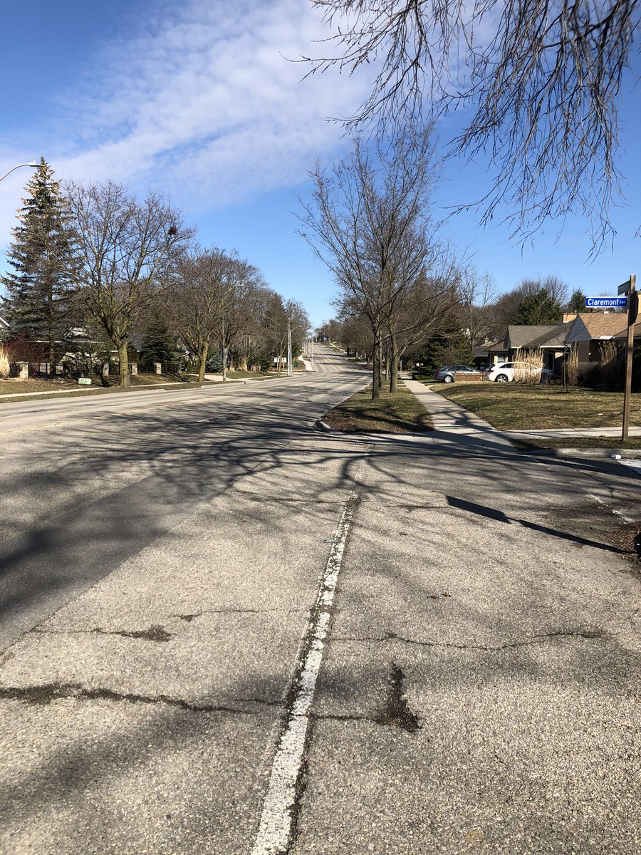 imaltdtwo's tweet photo. This is Claremont Ave and Westmount Rd (one of the busiest streets in the region) at 10:15am on a Wednesday. Not a car in sight. Kinda eerie but also means we are doing our job. Way to go, everyone. We got this. @GKWCC @KWAwesome @RegionWaterloo @citywaterloo @CityKitchener https://t.co/xLQ2OLyF77