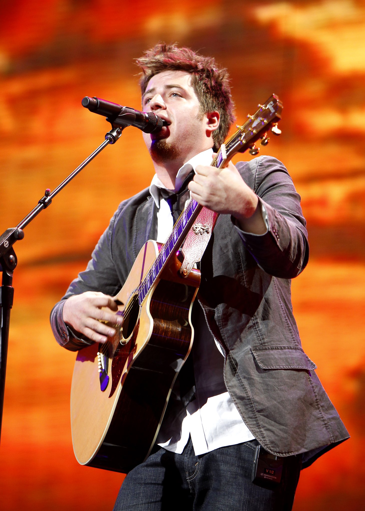 Happy 34th Birthday to singer-songwriter and the winner of the 9th season of American Idol, Lee DeWyze! 