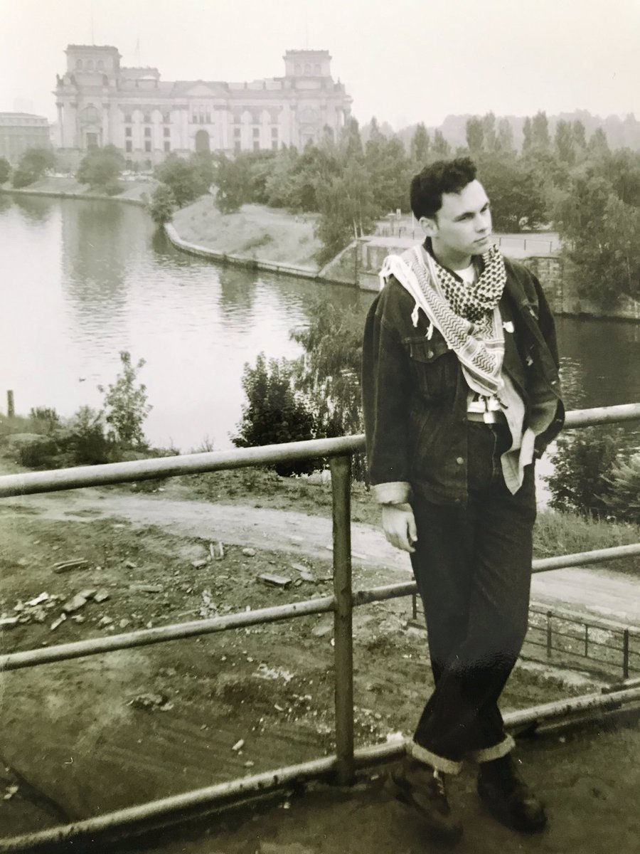 A break from Covid19. I joined  @foreignoffice 30 years ago today.L: Berlin 1990. Indie singer-songwriter mood. Lots of hair. R: Toronto 2020. Dad mood. Less hair & attempting a WFH beard.A  on an accidental career, lessons for diplomats & the Covid19 world ... 1/