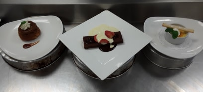 Sara79064255's tweet photo. You have a sweet tooth! Make a sweets, and get creative with designing your plate. Make it an activity with friends and family. Apple cakes, Crème Bruler or even Brownies.
#HOS2131 @RestaurantInt @GetCracking https://t.co/6wEd2eTCO1
