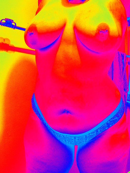 Official Content Creator - ✨Sparkle Puffs💨's pics and videos Hub 4K - Fresh Content EUni7PyUcAE3AbF jpg:small image