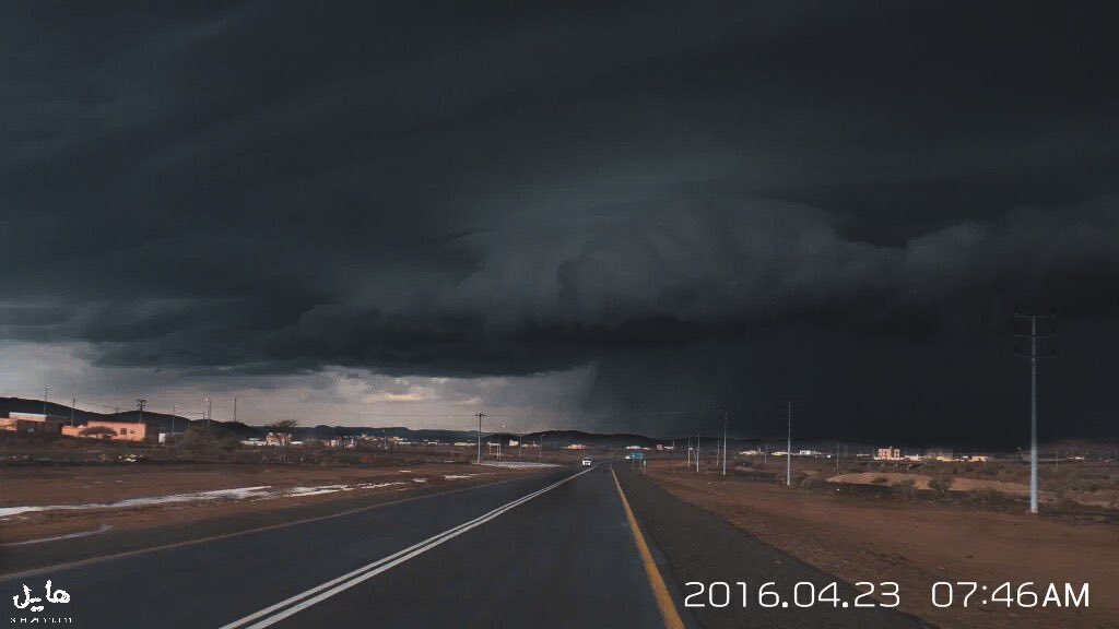 من أقوى و أعظم السحب الرعدية الشديدة التي شاهدتها في حياتي 
Supercell كاسرة فجر السبت ٢٣ ابريل ٢٠١٦ بعدها خرج وادي #المحاني عن مساره و أجتاح مزارع كثيرة وتسبب بأضرار لأهل المزارع