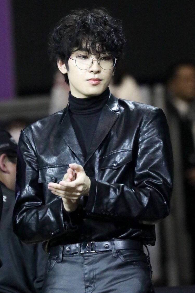 And the final blow, goth spectacled leather Wonwoo: inventor of curls and stealer of hearts