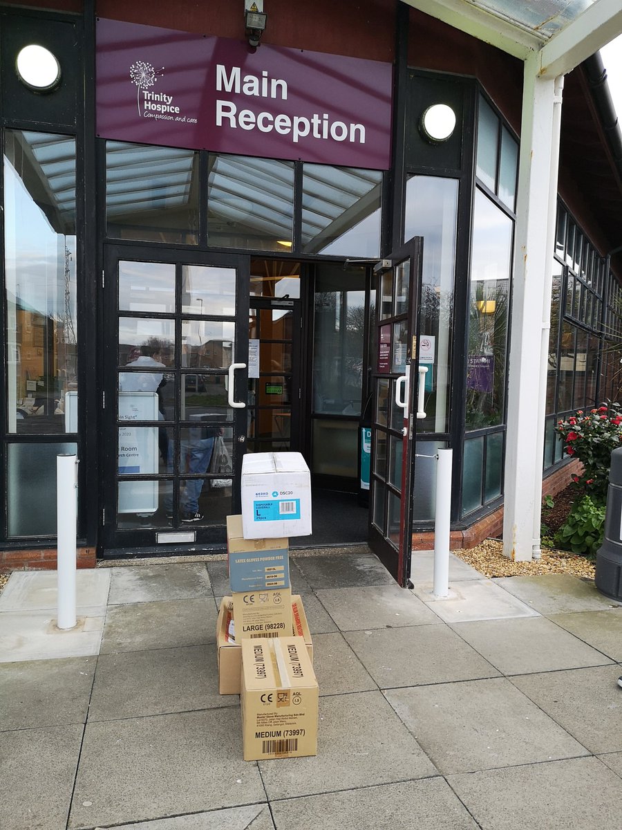 LIVEINBLACKPOOL's tweet photo. A massive thank you to Rob Blower Trident Motor Group.
For the 3rd day running he has been amazing by helping others  with his incredible donations.
Today the Blackpool Trinity Hospice put out an urgent appeal for medical grade gloves and gowns.
With Robs blessing I took them ❤️ https://t.co/JczwPPgBxx
