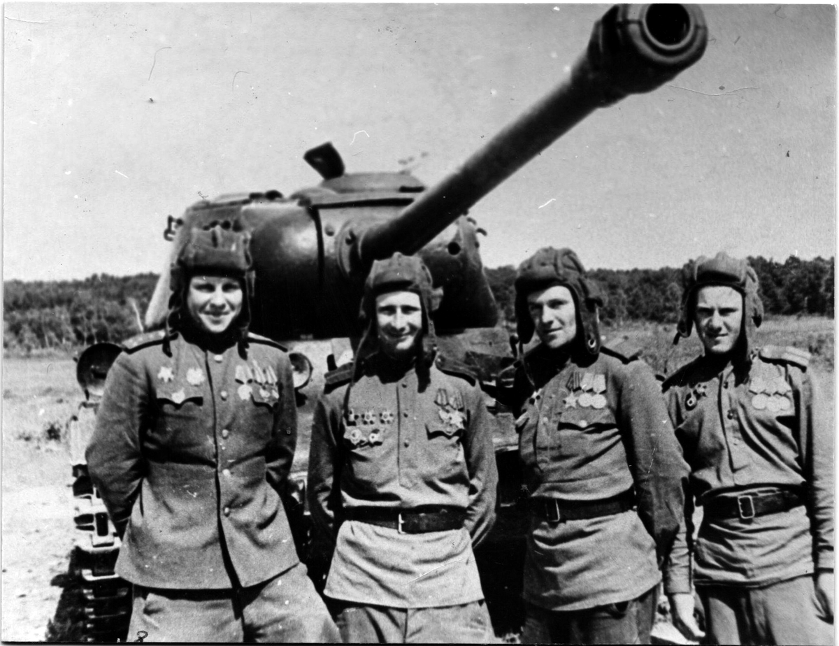 Tank Archives on Twitter "A highly decorated crew of an IS2 tank. The