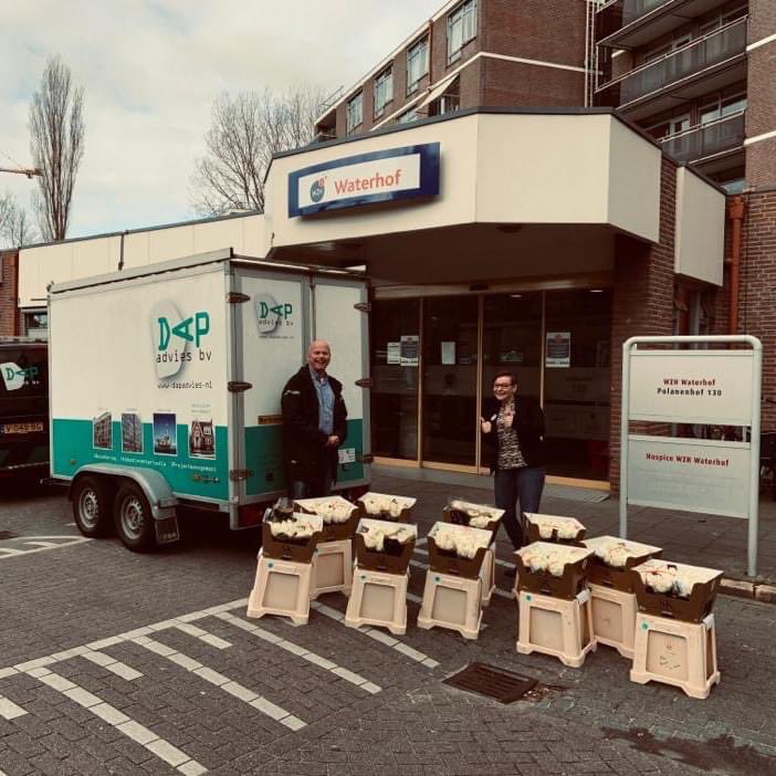 sk__roses's tweet photo. Bedankt DAP Advies BV! Wat mooi om te zien dat er met een bosje rozen medewerkers van Vitale beroepen in het zonnetje worden gezet. ☀️🌹 #flowerboostchallenge #steundesierteelt https://t.co/WVm7VMvZ54