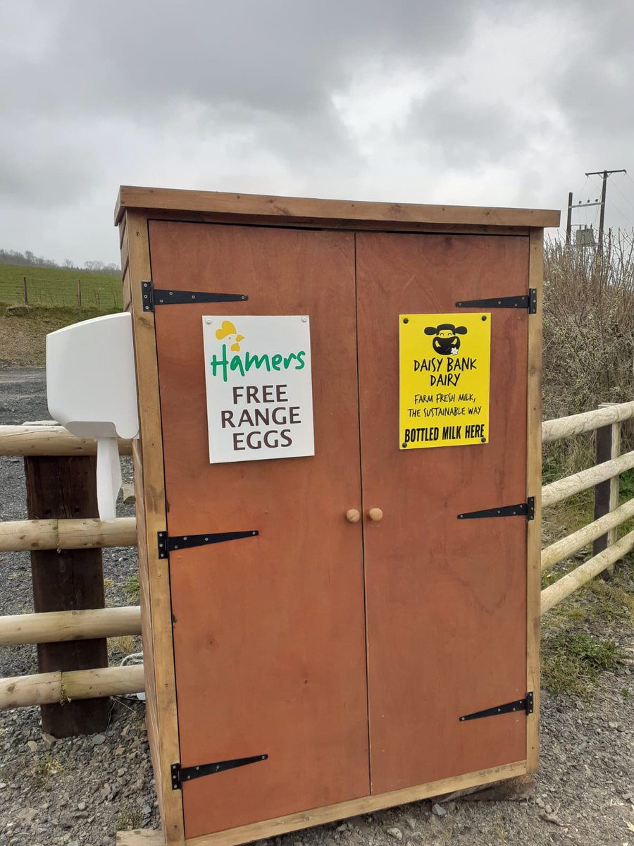 Really excited about working with my cousin <a href="/tomhamer14/">tomhamer</a> providing organic milk and free range eggs a mile above abermule.  Through this crisis, it's bringing familys and communities together ❤ we're also now working with Montgomery Milk maids and llandysill bakery 😊🐄🌼