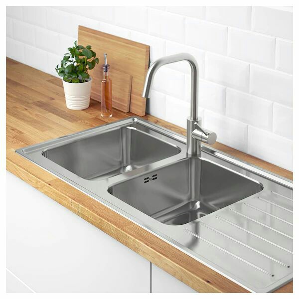 The feast is over so it& #39;s time to wash the dishes. The dishwasher has not been fitted so you have to use the sink. Pick one.
