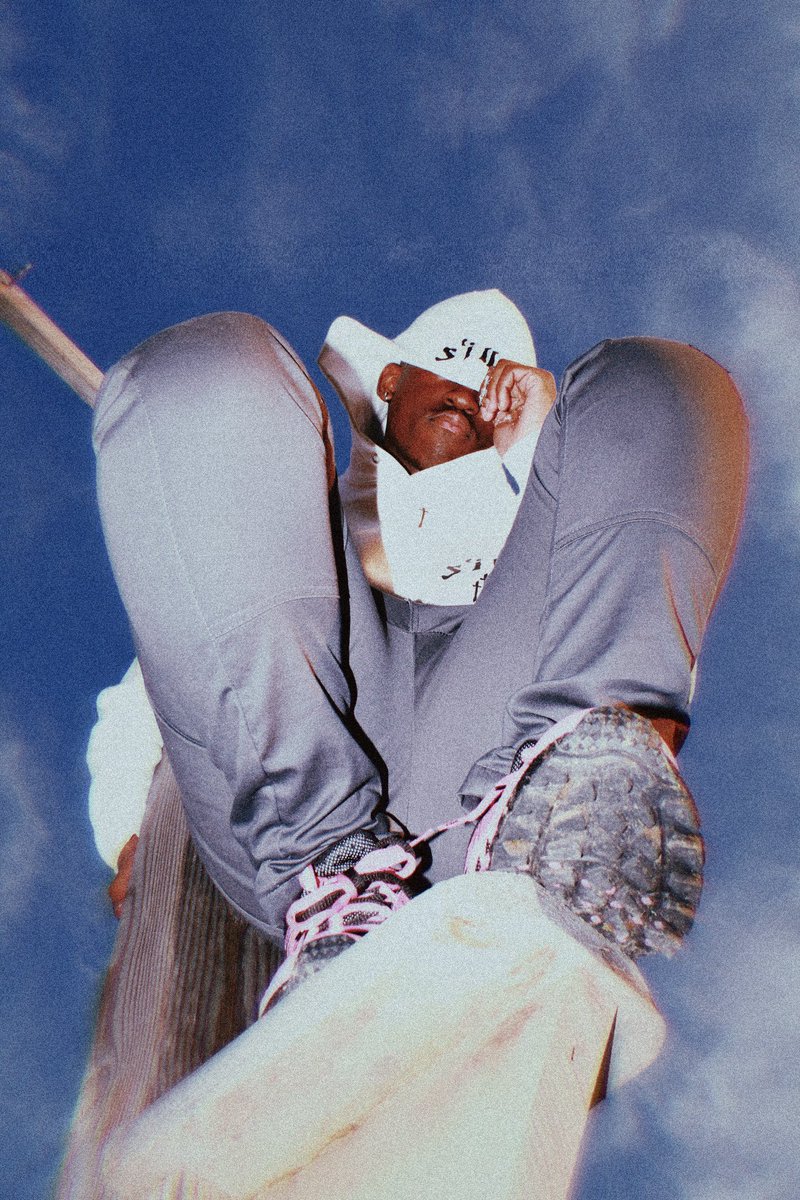 FoxyPhotozz's tweet photo. the sky is the limit💕 https://t.co/vUEHRwQe3D