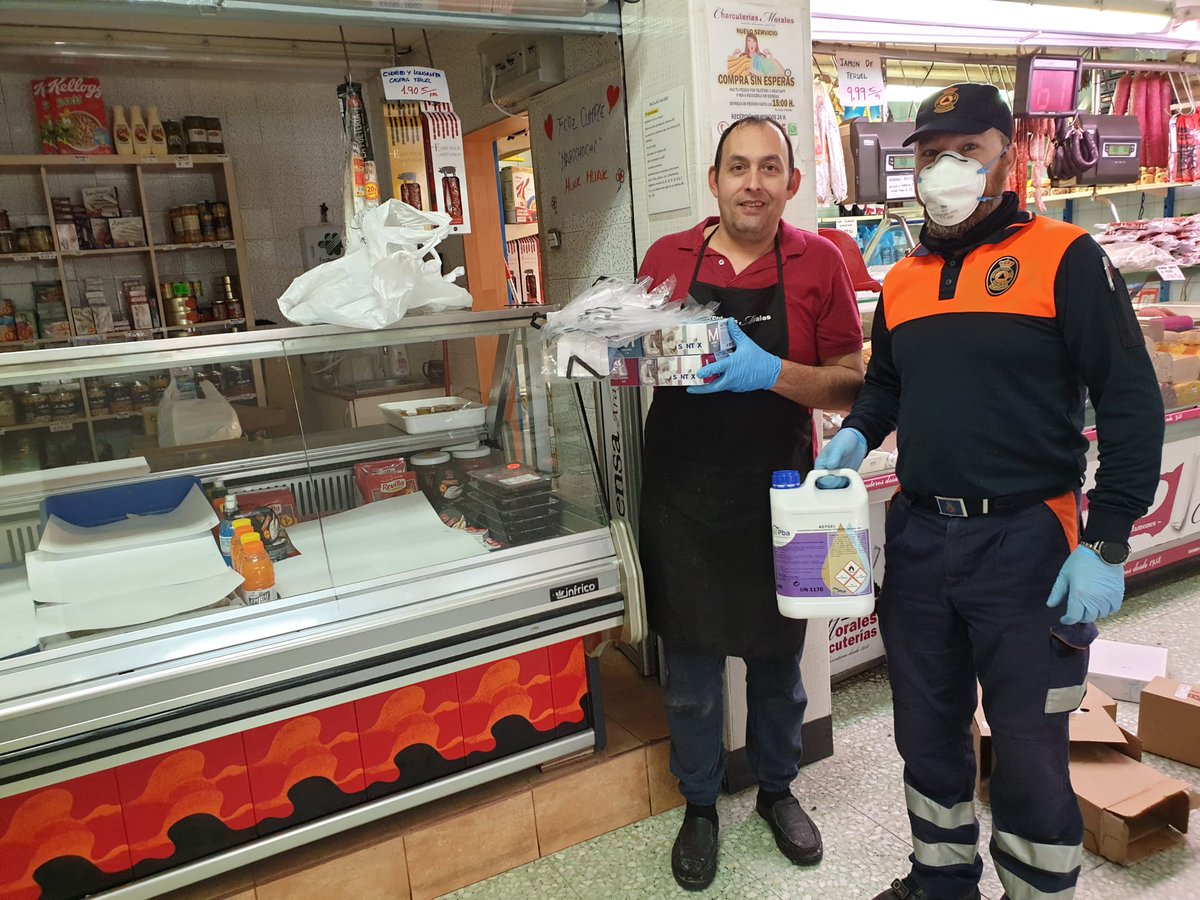 Mercados de Zaragoza (@mercadoszgz) on Twitter photo Tras el reparto de mascarillas y material de seguridad e higiene en el <a href="/mercacentralzgz/">Mercado Central Zgz</a>, Mercado de S. Vicente de Paúl, Mercado de Valdespartera y comercios del Gancho y Av Conde de Aranda, hoy hemos comenzado con la entrega de mascarillas al resto de mercados de la ciudad Tras el reparto de mascarillas y material de seguridad e higiene en el <a href="/mercacentralzgz/">Mercado Central Zgz</a>, Mercado de S. Vicente de Paúl, Mercado de Valdespartera y comercios del Gancho y Av Conde de Aranda, hoy hemos comenzado con la entrega de mascarillas al resto de mercados de la ciudad