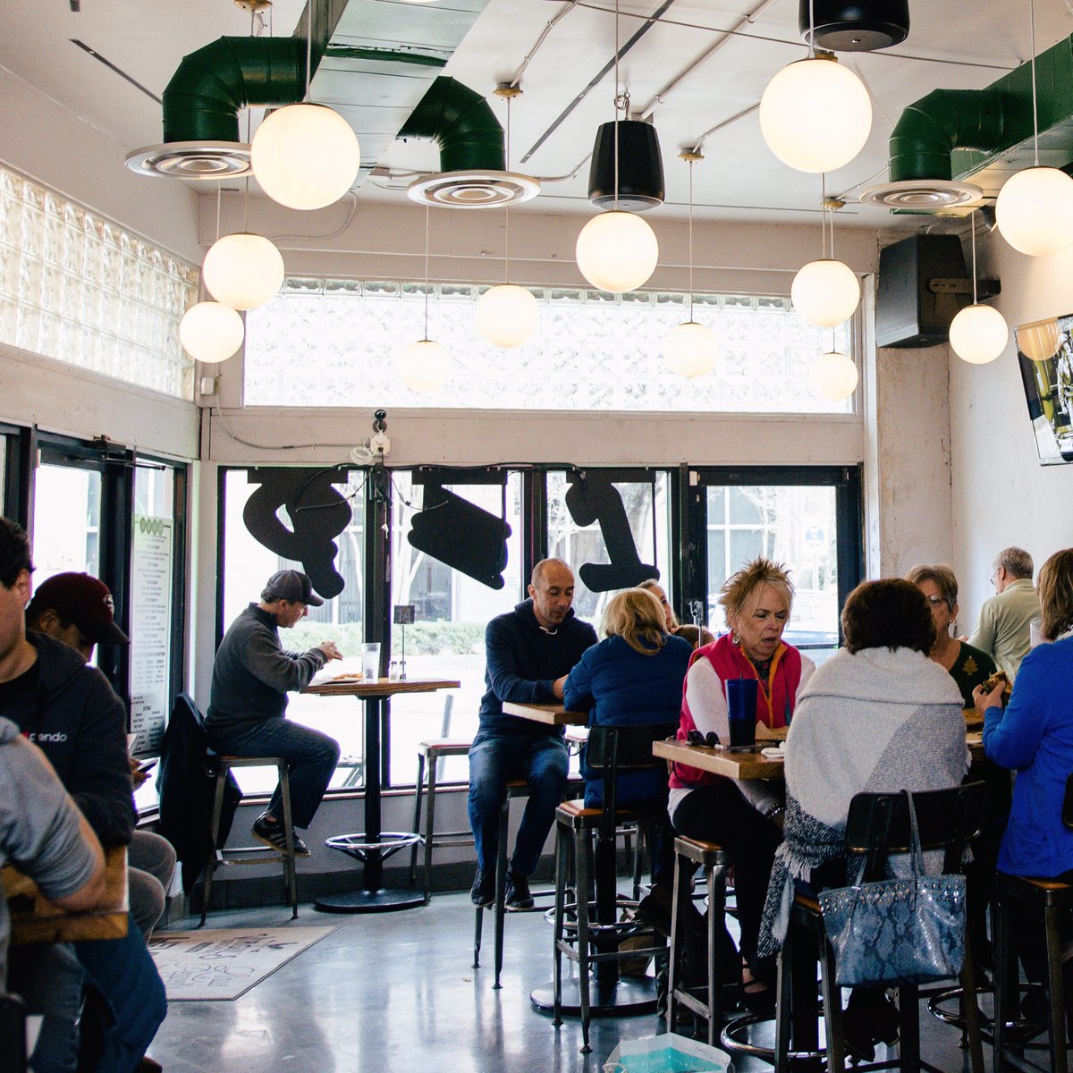 Linus & Pepper's tweet media