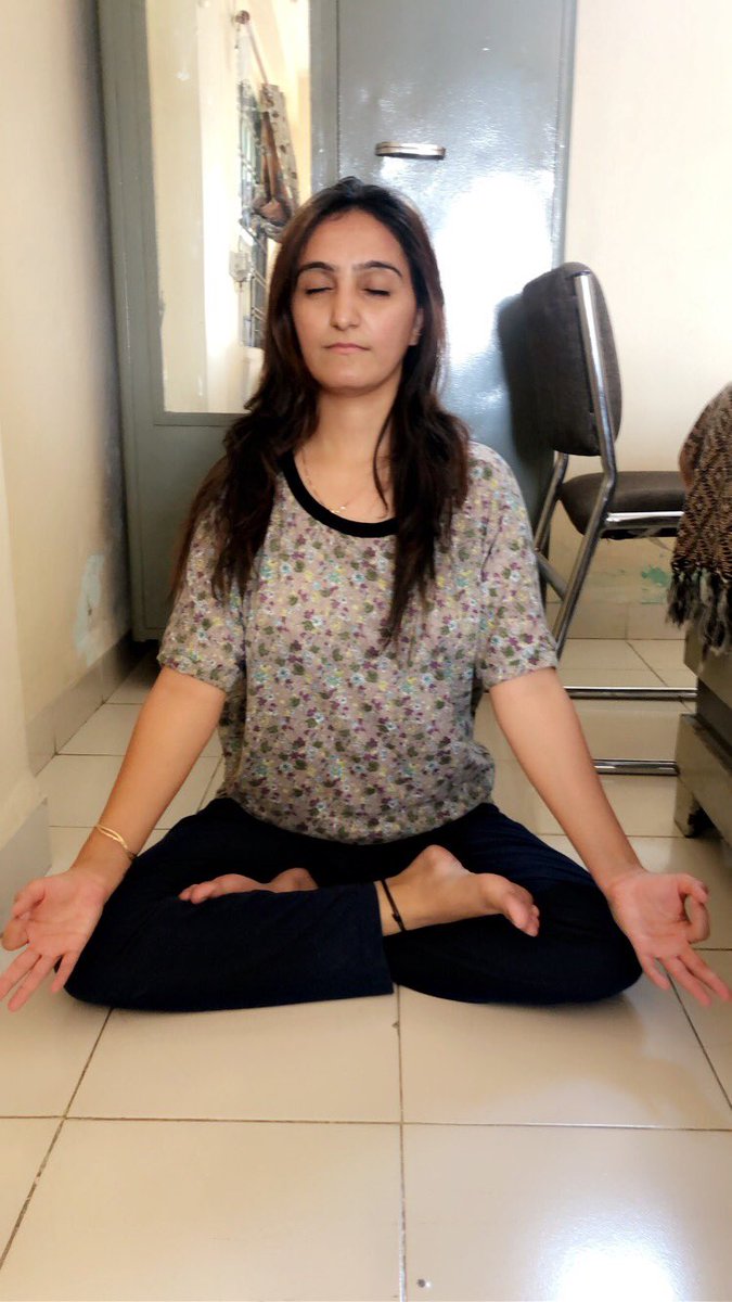 raveena_vishal's tweet image. THIS LOCKDOWN PERIOD will not Get Me Down from this 

UTILIZING THIS TIME FOR Some YOGA STEPS😊 AFTER ALL HEALTH IS OUR FIRST PRIORITY 👍💪👍

#StayHomeStaySmart #KodakHDLEDTV
Join 
@hinasitani 
@Jay_parmar17 
@Shree52767395 
@abha_mishra19