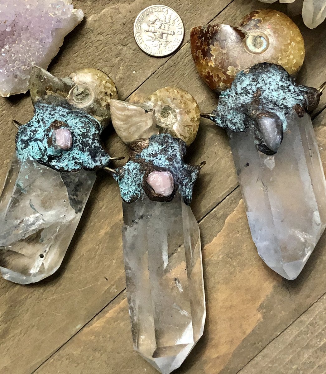 beadswholesale's tweet photo. QUARTZ Crystal Pointe Ammonite , Pendant Point, Crystal Pendant, Crystal Point Necklace, Clear Crystal Point a047 https://t.co/Dtgihnati9 #PendantPoint #CrystalPendant, #quartzpoint #crystalpointe #quartzcrystals #artsyjewelry #druzynecklace https://t.co/vjw69knFB2