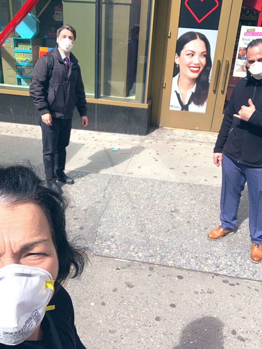 LisaMWright1's tweet photo. Mindful Midtown Manhattan Motivation@CVSHealth 
Teamwork at its finest 
We are here for you ❤️✌🏻🙏
@dwoodCVS 
@mbastarache_CVS 
@Tarick_D4 
@davidyuCVS 
@ACocuzza_NYC 
@KoladyCVS 
@MalyBernstein https://t.co/oXz9TK74Hn