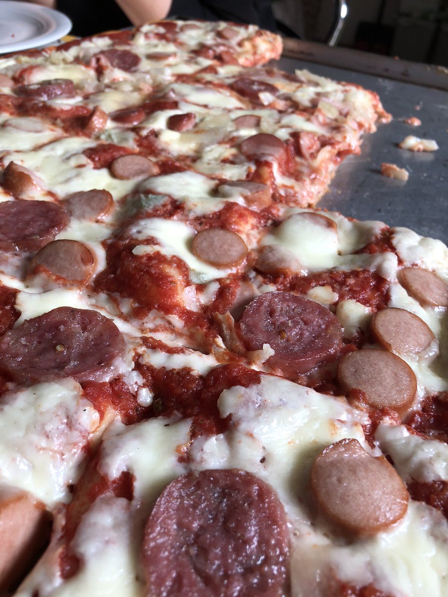 Vankio02's tweet photo. #love #pizza #QuarantineLife https://t.co/2xIINzjFSe