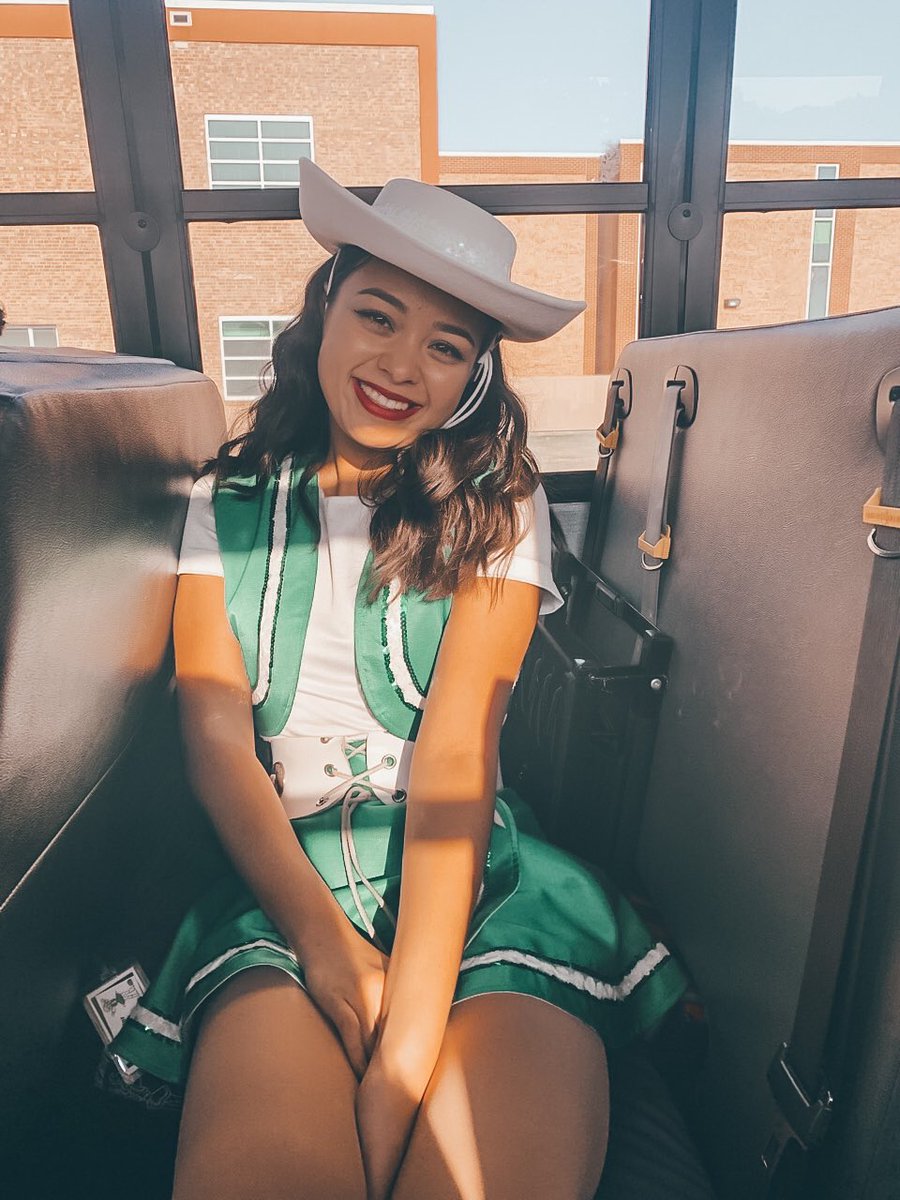 BerknerBandos's tweet photo. Today we are kicking off our Class of 2020 Senior Spotlights! First spotlight goes to Jennifer! Congratulations!!💚 https://t.co/YvQzgBgp8n