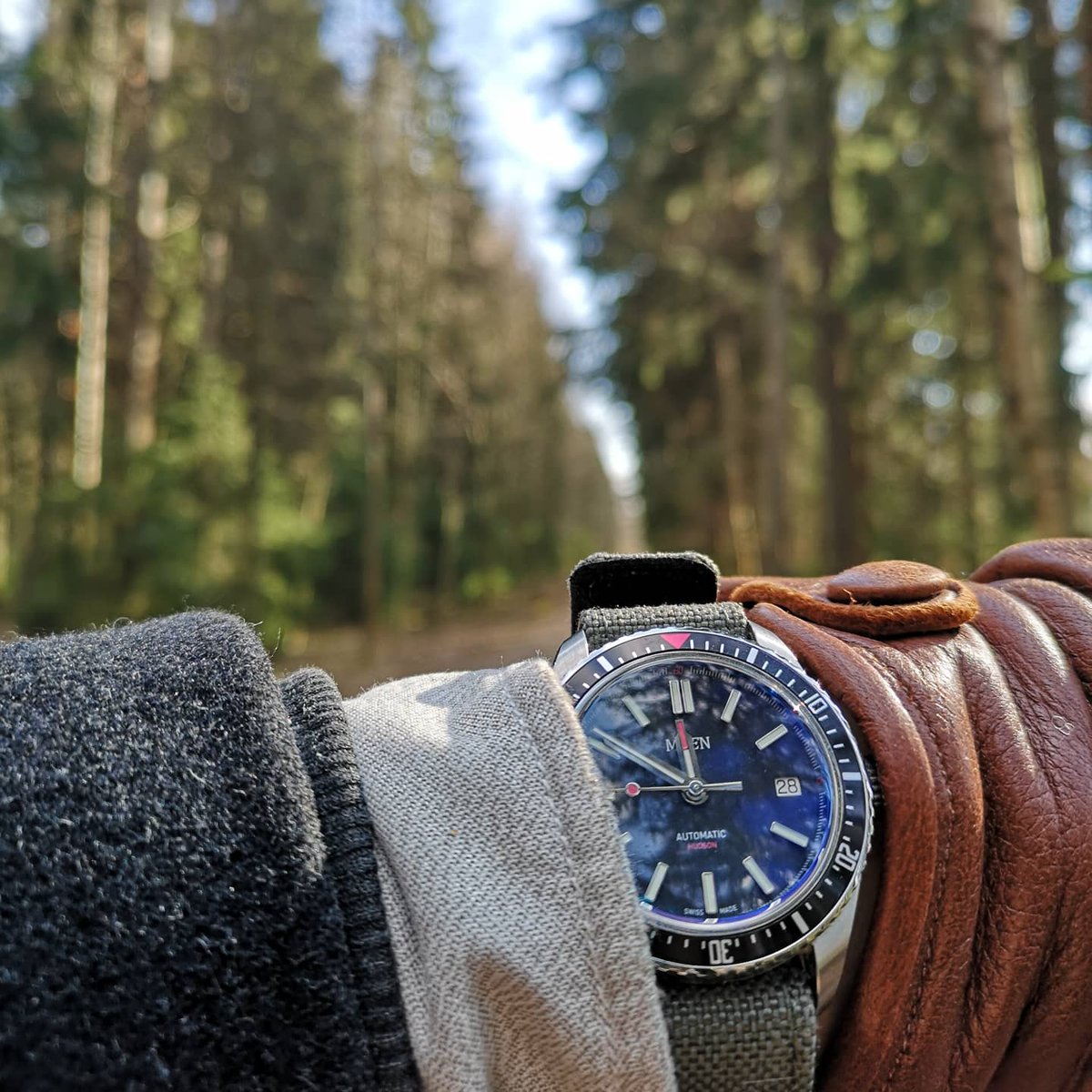 abcxyz_jp's tweet photo. Self isolating in forest.
#MAENwatches #maenhudson #selfisolation #forest #nature #sauso #leathergloves #varioeveryday #森 #自然 #レザーグローブ #腕時計 #フィンランド https://t.co/lQBSQfIiQI