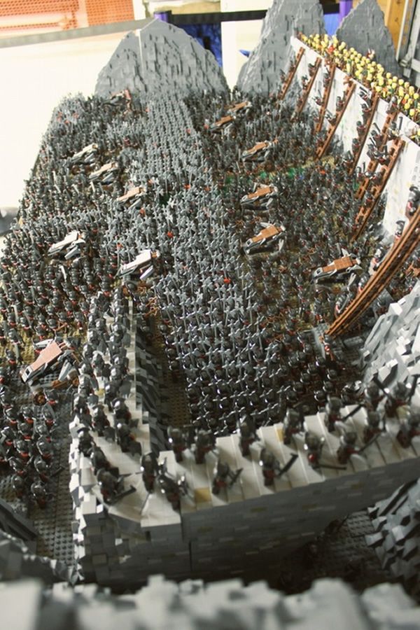 rumpali3d's tweet photo. 150.000 parça lego ve 1.700 figürden oluşan Miğfer Dibi savaşı. https://t.co/1lvhZu01H4