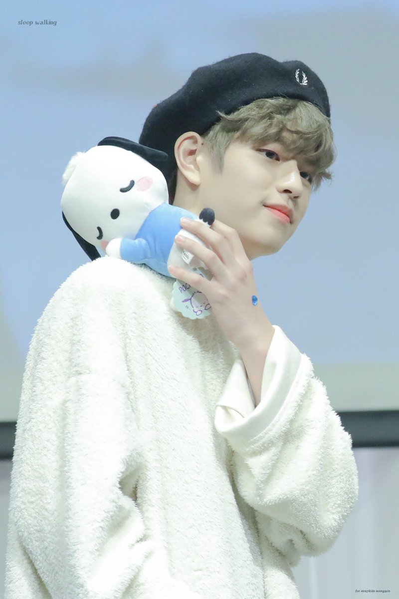 — 200402  ↳ day 93 of 366 [♡]; dear seungmin, today was a really rough day for me but my friends managed to cheer me up and i couldn’t be more grateful for them being in my life, also i watched some skz content and that made me even happier, i love you so much angel