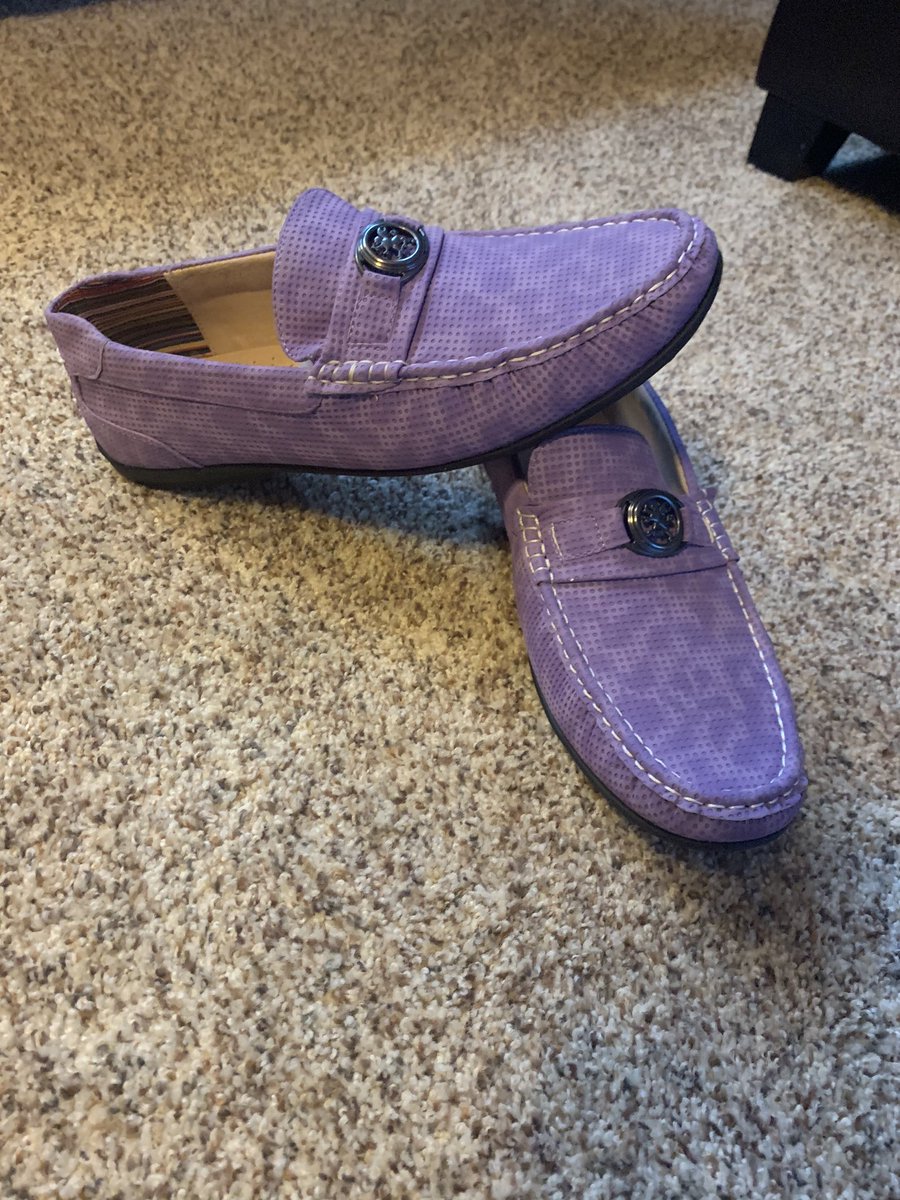 spedbraet's tweet photo. My KState Family is special no doubt, the best! You all know how to keep me in the CAT house with the wifey! #Outnumbered #Shoecount #KStateFamily #GoCats https://t.co/U39bejSsyz