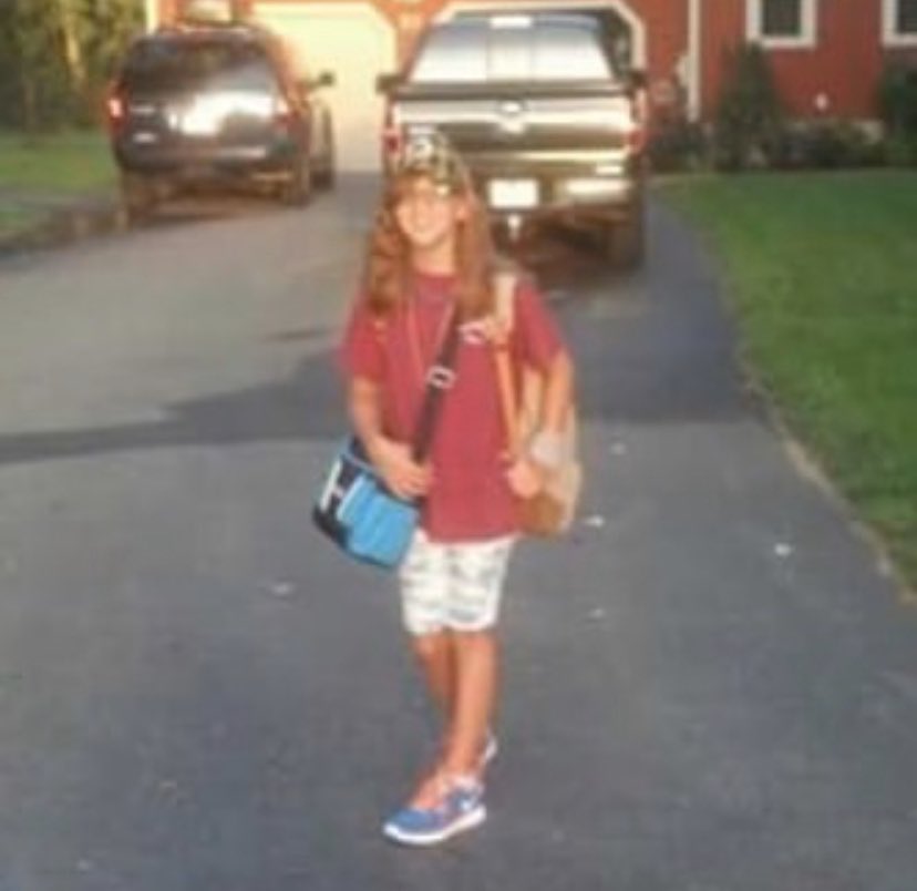 Katelynbrown71's tweet photo. tb to 1st day of 6th grade @FHSPeerLeaders #FHSVSW https://t.co/9dmE2V0ozd