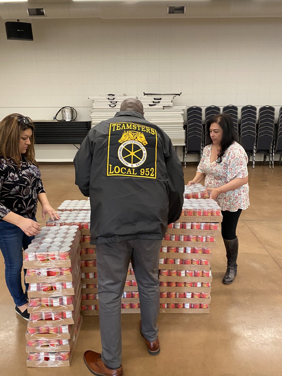 Scarlin2010's tweet photo. Converting our union hall into a food drive distribution center for our affected membership. We have to be there for our union family more than ever during these crazy times... 🙏🏽 #Teamsters952 #IBTJC42 #oneunionfamily https://t.co/uG12tsFV6j