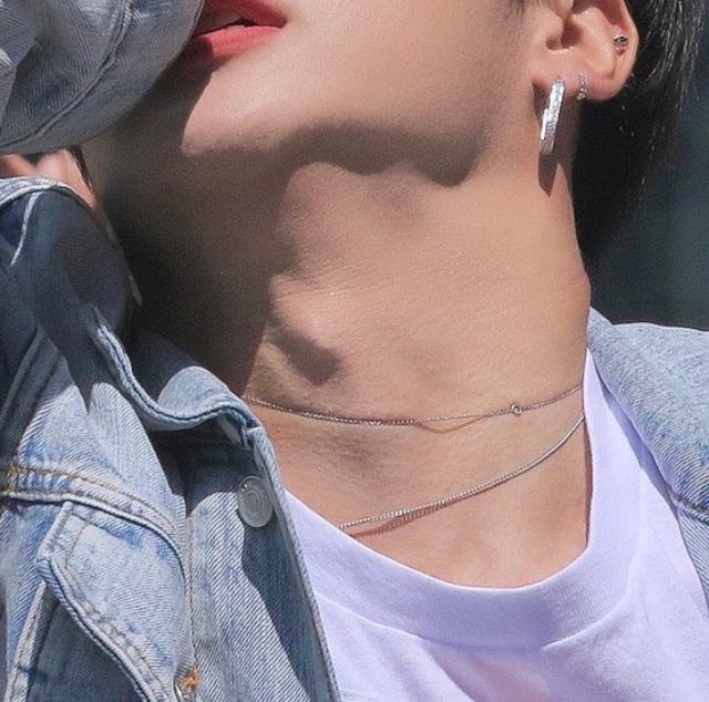 wooyoung’s beautiful neck ; a thread
