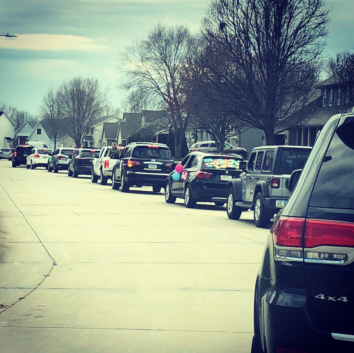 AnnaMTaggart's tweet photo. I didn’t take any pictures today, but it was a really good day. I’m so inspired by the line of 60+ cars filled with Brookview teachers and staff who came out to spread cheer and give love to our BV families and students. Really ❤️ these people. @BVelementary #givelove https://t.co/PDjgmLjWwk