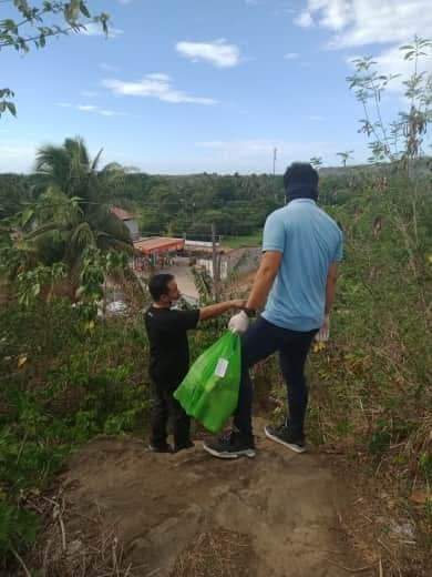 VictoryDipolog's tweet photo. Praise God! We were able to bless our frontliners and some of our neighbors who are severely affected by this pandemic.
We also want to extend our gratitude to the individuals and families who contributed to make this happen. God bless you! 
#GoodNews2020 https://t.co/1tZR92hmBM