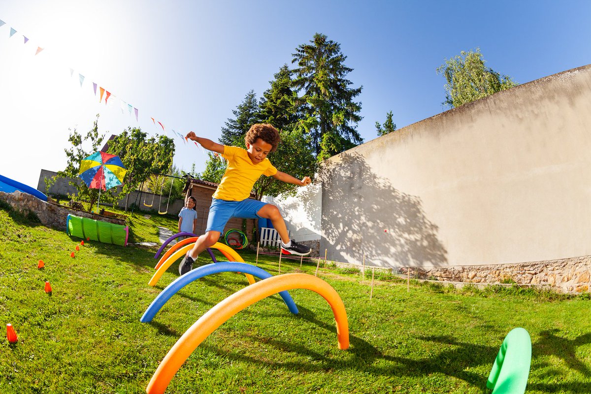 WeSeedAmerica's tweet photo. Hey Parents! Lawns are a great teaching tool. Let the kids help spread seed and learn about plant biology, or grab a magnifying glass and search for creepy crawlers that call your lawns home. What are you doing with your kids on the lawn to keep them active? #SpringLawnCareTip https://t.co/ivqXH36UbE
