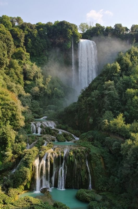 Bouteflikov's tweet photo. La «Cascata delle Marmore» à Marmore en Italie est actuellement la plus haute et la plus grande cascade artificielle du monde avec ses 165 mètres. Son autre particularité, assez étonnante, est qu'elle fut construite en 271 av.J-C. par les Romains, elle a plus de 2 000 ans. https://t.co/b3OIVK4U88