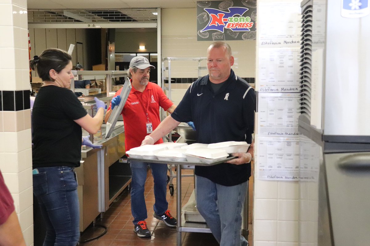 nisdhr's tweet photo. “It has generally been my experience that the very top people of truly great organizations are servant-leaders.”-Stephen Covey @NISD @briantwoods1 @safoodbank @rbfcu @NISDJonesSTEM @NISDJones @NISDLearningTre @nisdhr https://t.co/eraF22wJxN