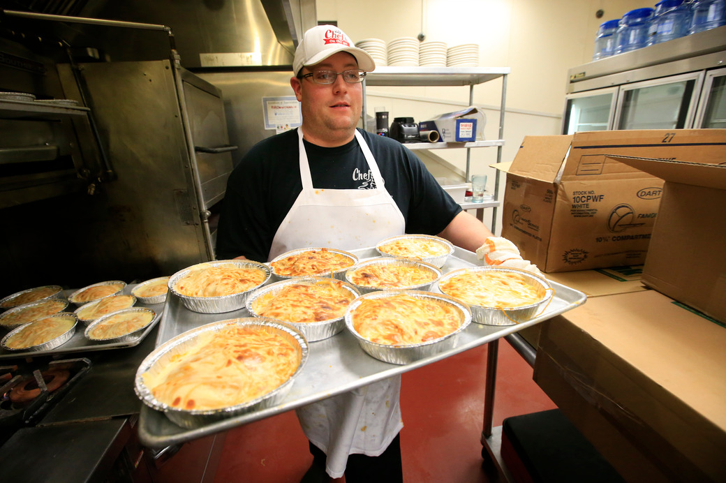 hsjrphoto's tweet photo. (GALLERY) @ChefsBuffalo  prepares spaghetti parm meals for Millard Fillmore Hospital. https://t.co/soSOGSFVoG https://t.co/nTEo6sNkoi