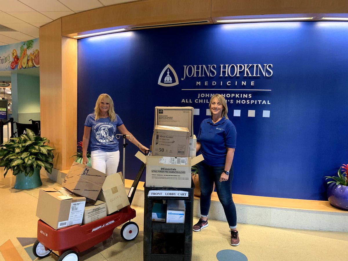 spcnews's tweet photo. Yesterday, #SPCHealth donated 25,720 gloves, 260 protective gowns, 10 pairs of goggles, 120 N95 masks, 150 level 3 masks, 400 surgical caps, and 3 tubs of disinfectant wipes to area hospitals! #SPCollege also loaned 11 ventilators to help in the fight against #COVID19. #SPCCares https://t.co/lybtFaUyyO