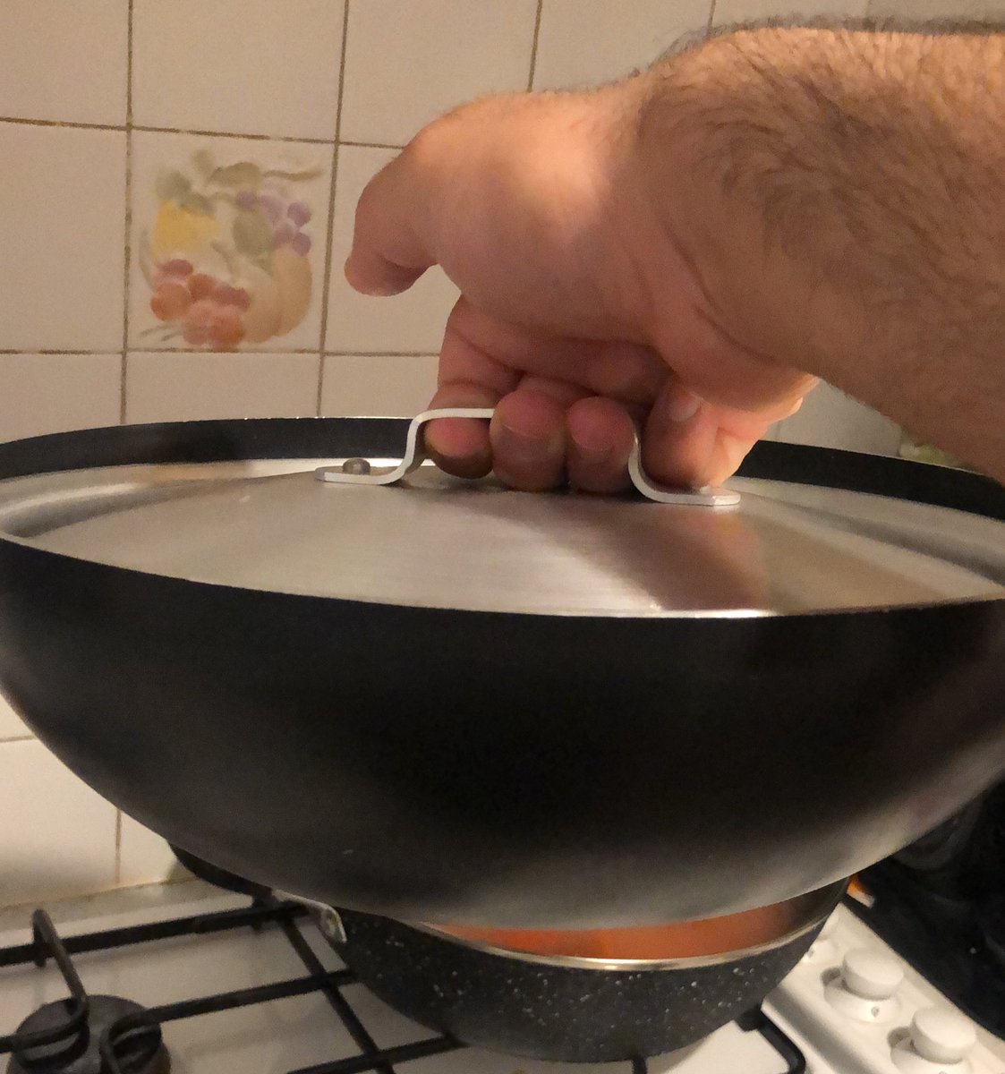 So you lot think you’re clever right? Wife used a different lid to this pot to steam rice. Then it just got stuck. We’ve tried:1) cool it all down (cos may have exanded)2) fairy liquid around edge3) butter around edge and heat4) turn up side down and whack itAny ideas?