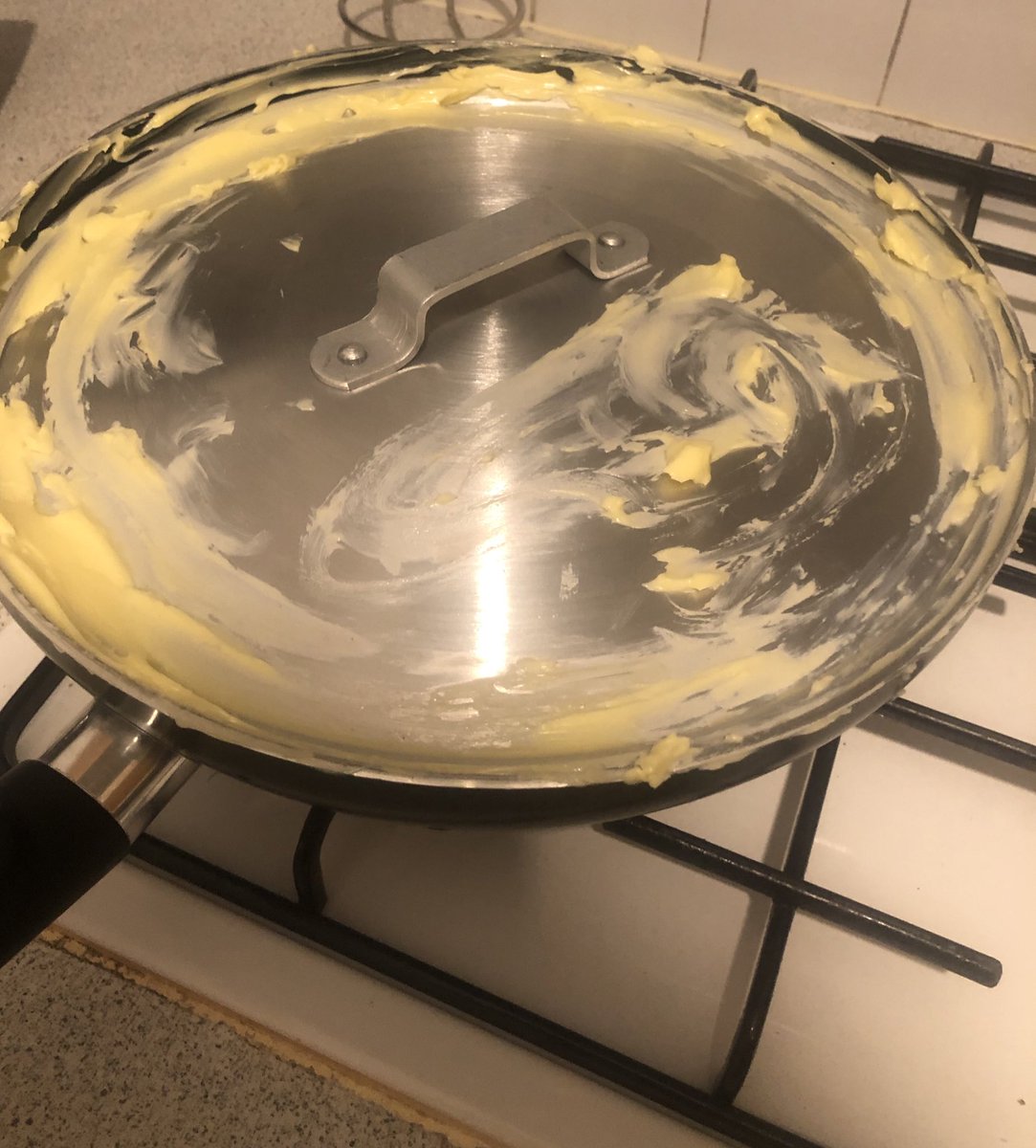 So you lot think you’re clever right? Wife used a different lid to this pot to steam rice. Then it just got stuck. We’ve tried:1) cool it all down (cos may have exanded)2) fairy liquid around edge3) butter around edge and heat4) turn up side down and whack itAny ideas?