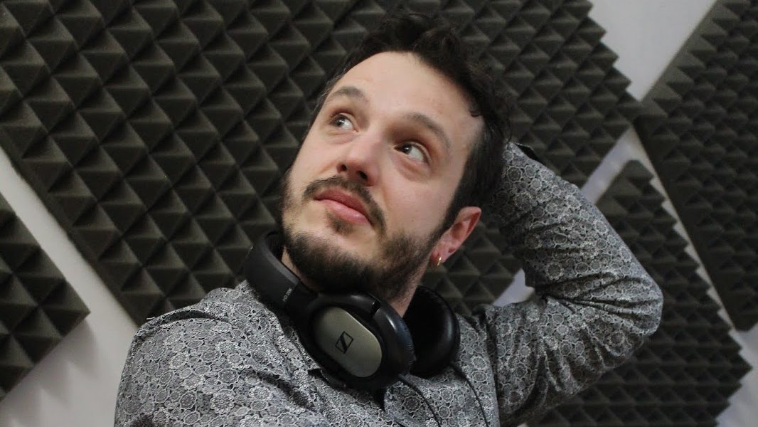 Riservaindie's tweet photo. #kingoftheopera a #riservaindie. Intervista e podcast su https://t.co/lcW0C40t2O https://t.co/paROnGPO2l