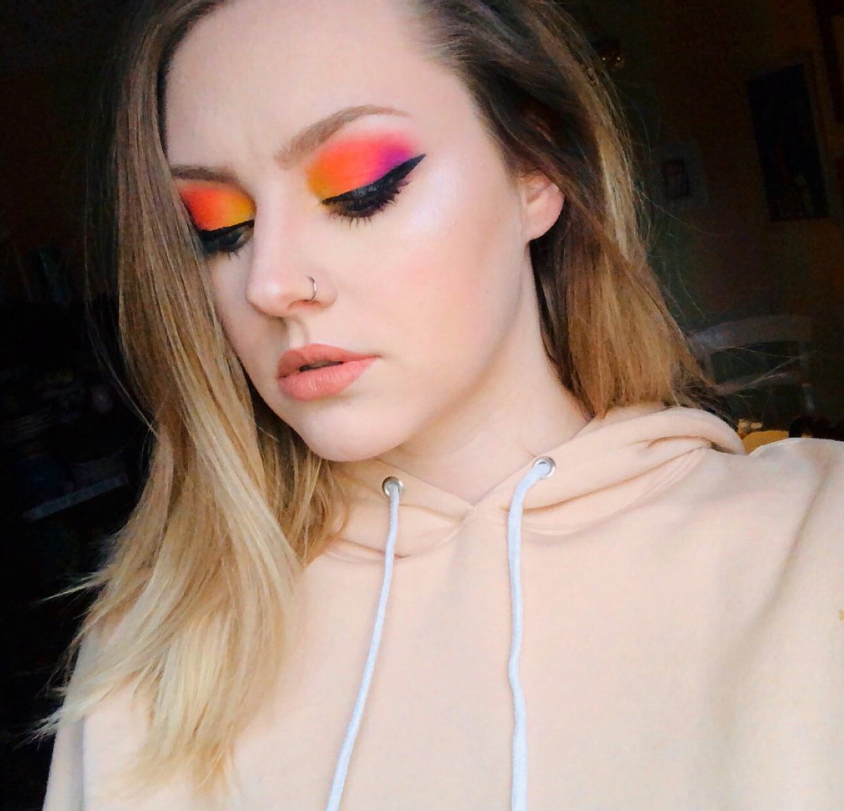 saraahhtonin's tweet photo. I’ve had a lot of fun with new eye looks during this quarantine, but the new Jaclyn Hill palette is INSANE 🤩🌄 #MorphexJaclynHill #sunseteye @Jaclynhill @MorpheBrushes https://t.co/L1pfKCWjj4