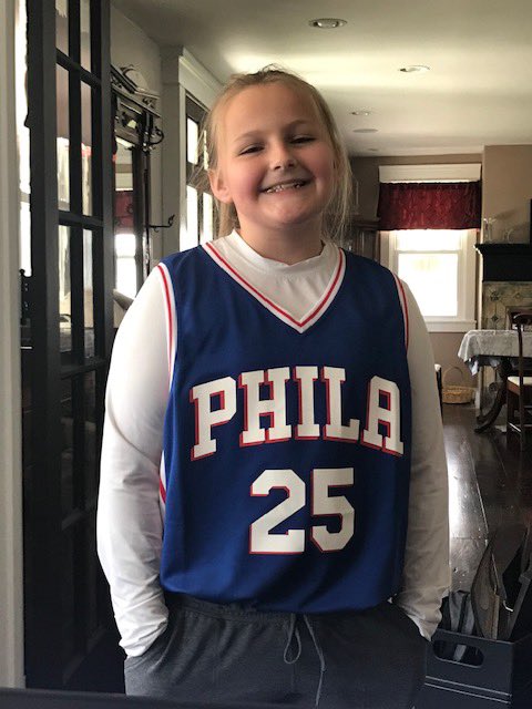 alyssa_gallo23's tweet photo. Love seeing Room 14 friends (and pets) celebrating Autism Awareness Day from home! π #LightItUpBlue #LightItUpBlueSabold https://t.co/iUsOWwbvZ5
