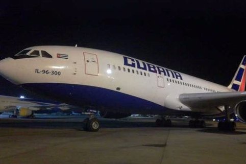 La aerolínea Cubana de Aviación transportó a un grupo de #argentinos varados en la Habana en vuelos de evacuación sanitaria. Cuba/Argentina lograron levantar un puente aéreo para retornar a los 1.500 argentinos a su país. <a href="/FroilanZamoraQ2/">Froilán Zamora Quintana</a> #COVID19 #CubaSolidaria #CubaSalvaElAmor