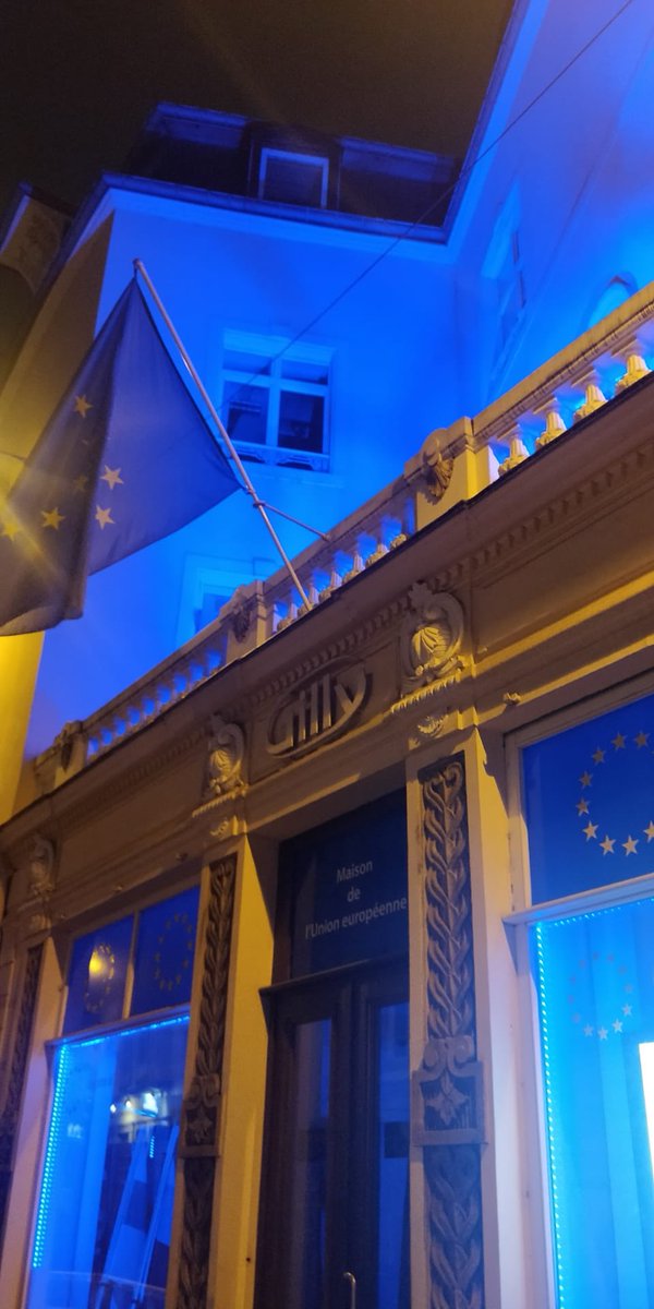 Yuriko_Backes's tweet photo. On #WorldAutismAwarenessDay we #LightItUpBlue 💙 https://t.co/TUflj2EMh5