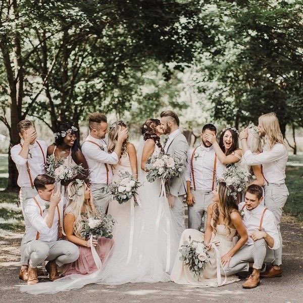 13. Pictures with the whole bridal train ?