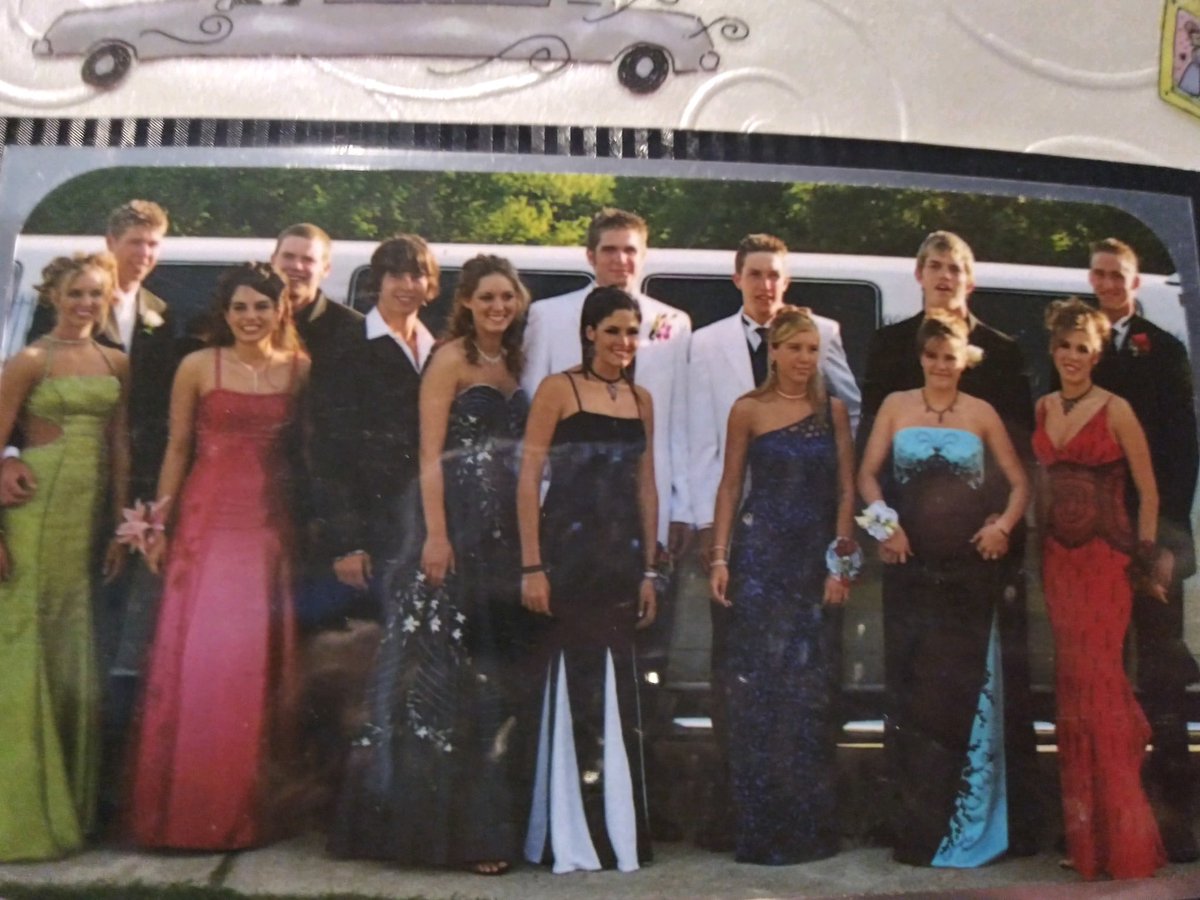 ReadSomeMoore's tweet photo. For all my @braswell2020 @braswellhs bc I’m still trying to make Prom happen for y’all, here is a throwback to my Senior Prom #Braswellspirit #bengalup https://t.co/RO3v5ZQKmq
