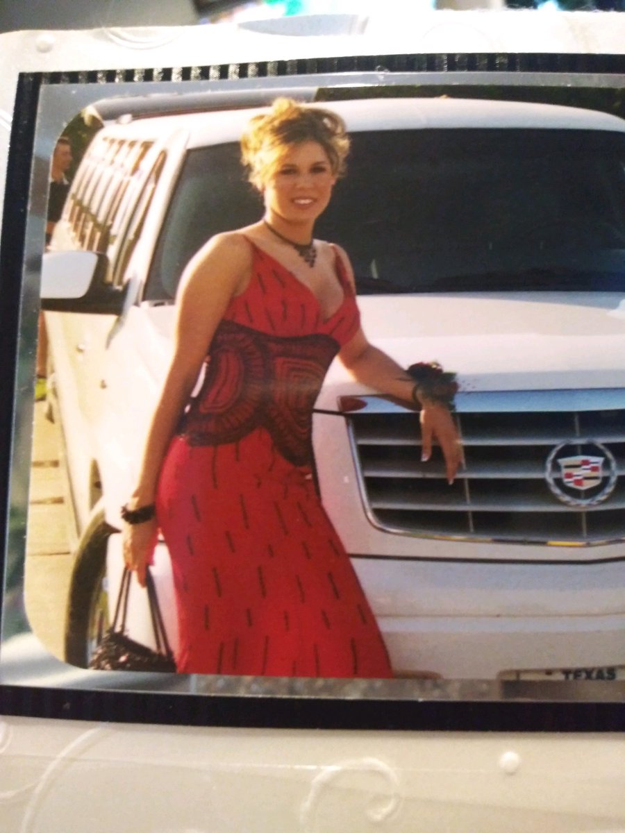 ReadSomeMoore's tweet photo. For all my @braswell2020 @braswellhs bc I’m still trying to make Prom happen for y’all, here is a throwback to my Senior Prom #Braswellspirit #bengalup https://t.co/RO3v5ZQKmq