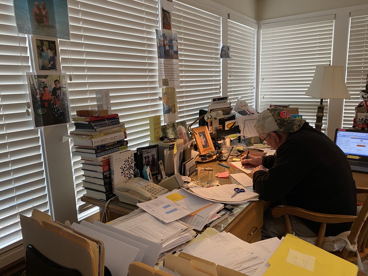 #MakeTheirDay • Now is the perfect time to show your gratitude to someone who has had a special impact on your life by writing and mailing (yes, that still exists!) a letter. There’s no better way to make someone smile. DM us a photo of you doing it and we’ll share it on Insta.