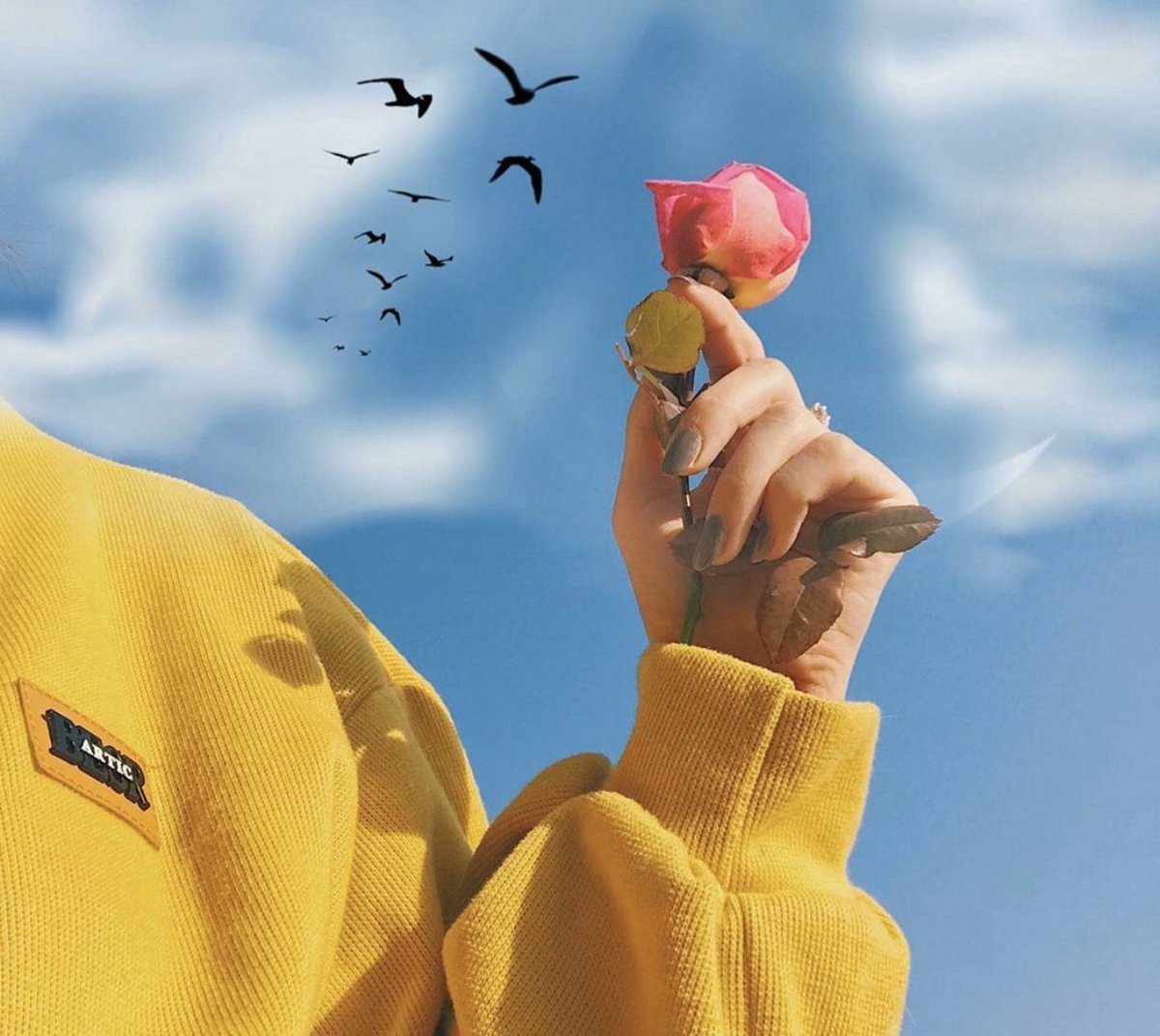 الطمأنينــة الوحيــدة التــي تسكــن قلبــي دائمـا هـي أنـي تحـت رعايـة اللــه فــي كـل ظــرف