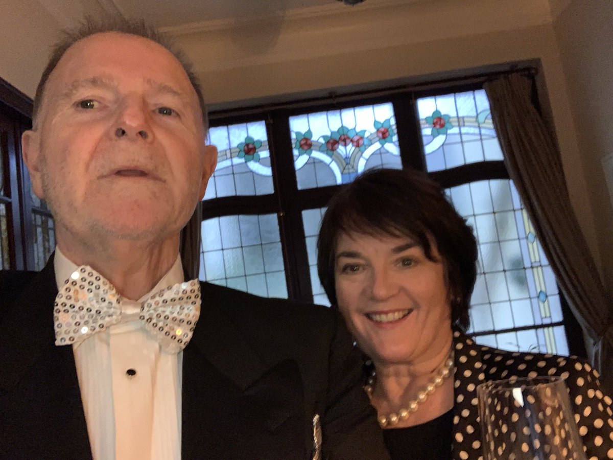 flynn_val's tweet photo. Dear #virtualdrinkingbuddies slight change of plan tonight #virtual informal dinner with ‘preferred’ daughter ❤️ #socialcare #PhysicalDistance #HealthcareHeroes #MasksSaveLives #coronavirus #solidarity @EU_Health #UKLockdownNow #ukcoronavirus @julietlodge2 💪 https://t.co/YELRTqD8pG