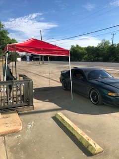 COSAGOV's tweet photo. As part of #WorkSafeSA, @2m_smokehouse employees change gloves & wash hands every 30 minutes + after handling cash. Surfaces are also sanitized every 30 minutes & all curbside orders are taken passenger side. Take a pic of how you’re working safe, tag @COSAGOV & use #WorkSafeSA https://t.co/NX3ytcMjw1